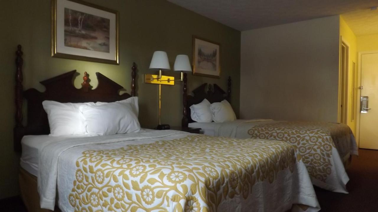 Days Inn By Wyndham Amherst Eksteriør bilde