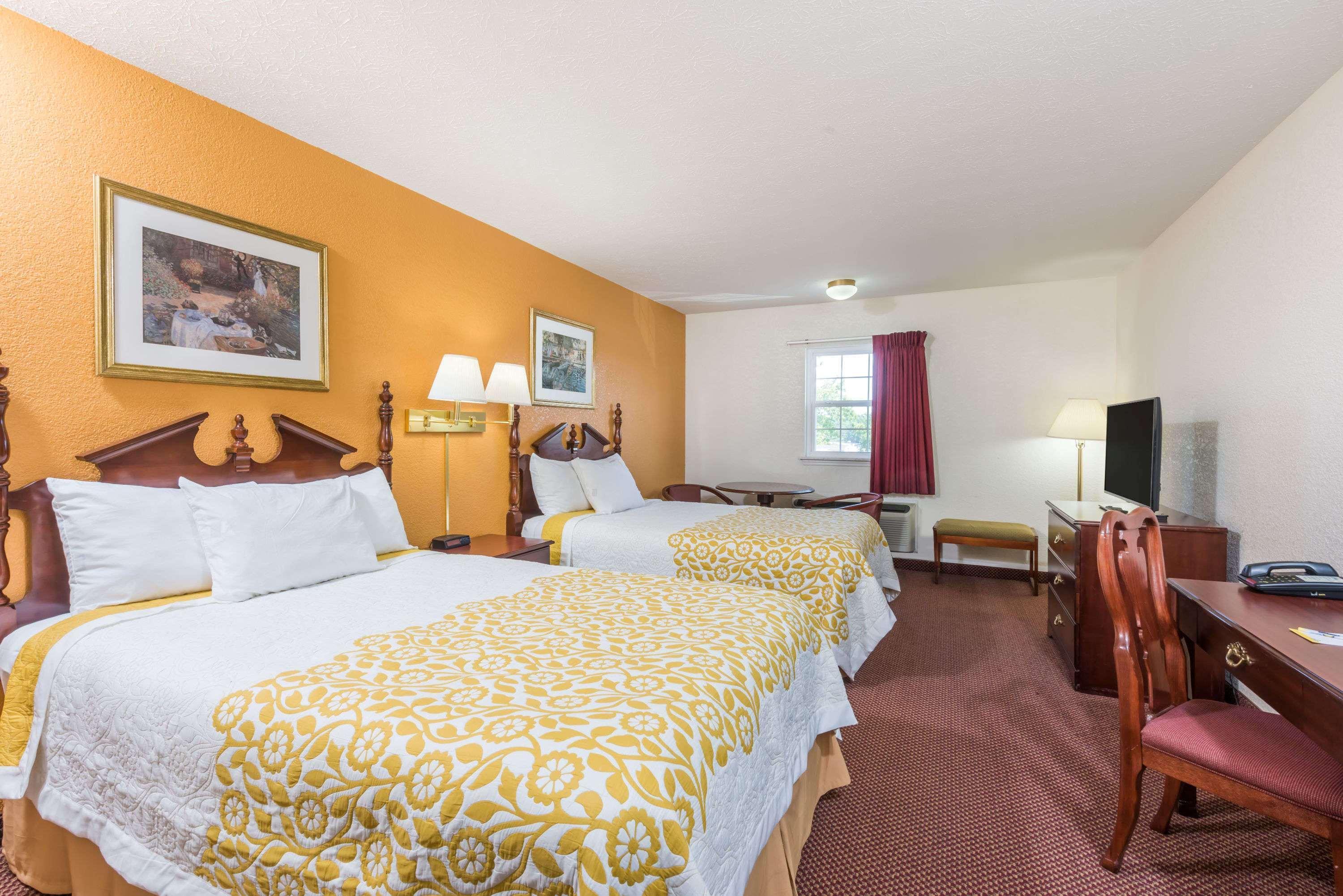 Days Inn By Wyndham Amherst Eksteriør bilde