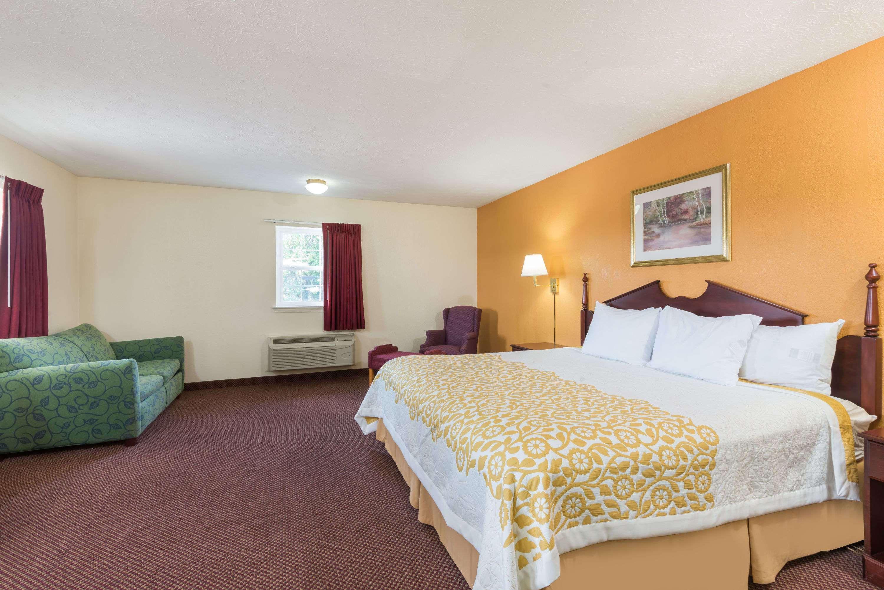 Days Inn By Wyndham Amherst Eksteriør bilde