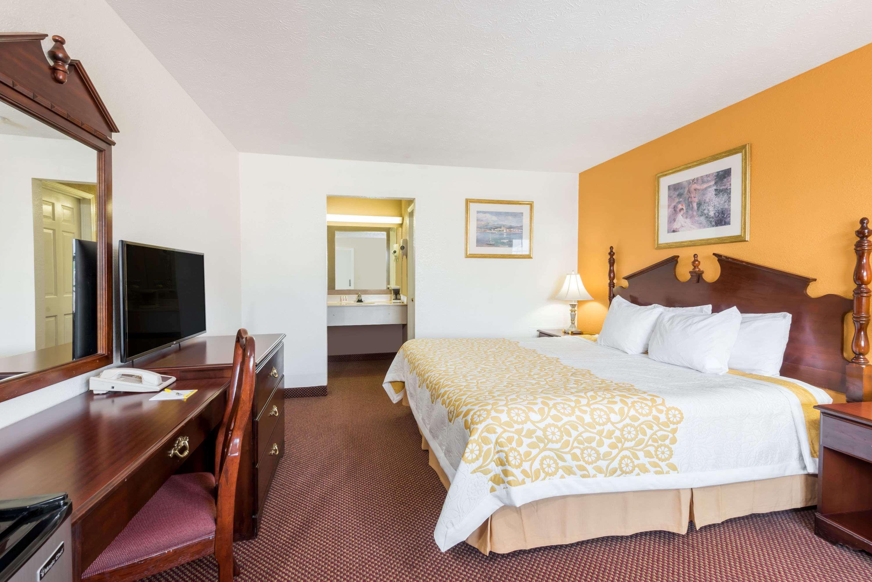 Days Inn By Wyndham Amherst Eksteriør bilde